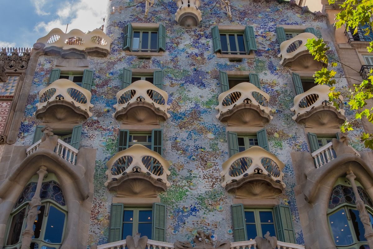 The undulating facade of Casa Batlló on Passeig de Gràcia